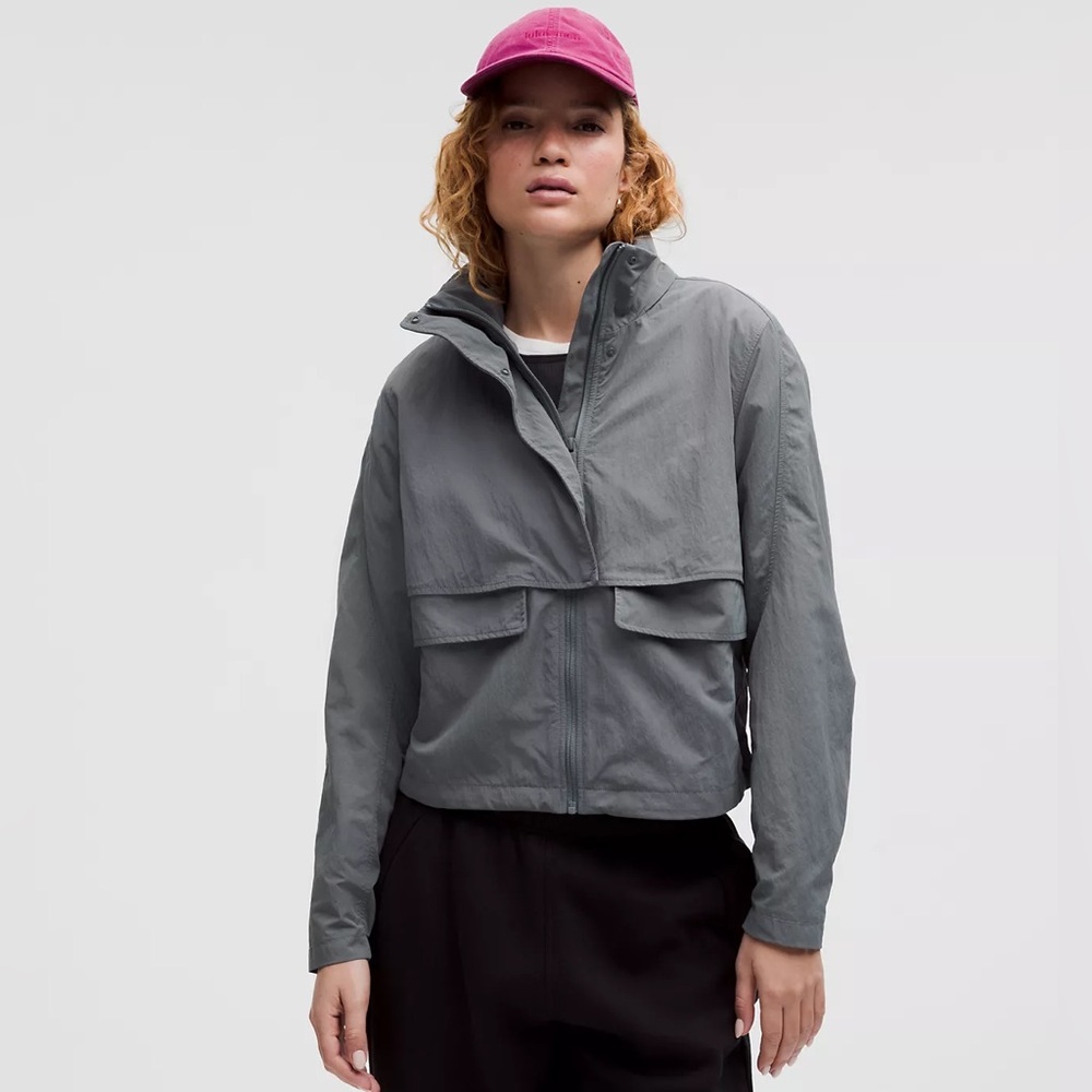 LULULEMON Always Effortless Wind/Rain Jacket Stowable Hood Water Resistant Sz 2